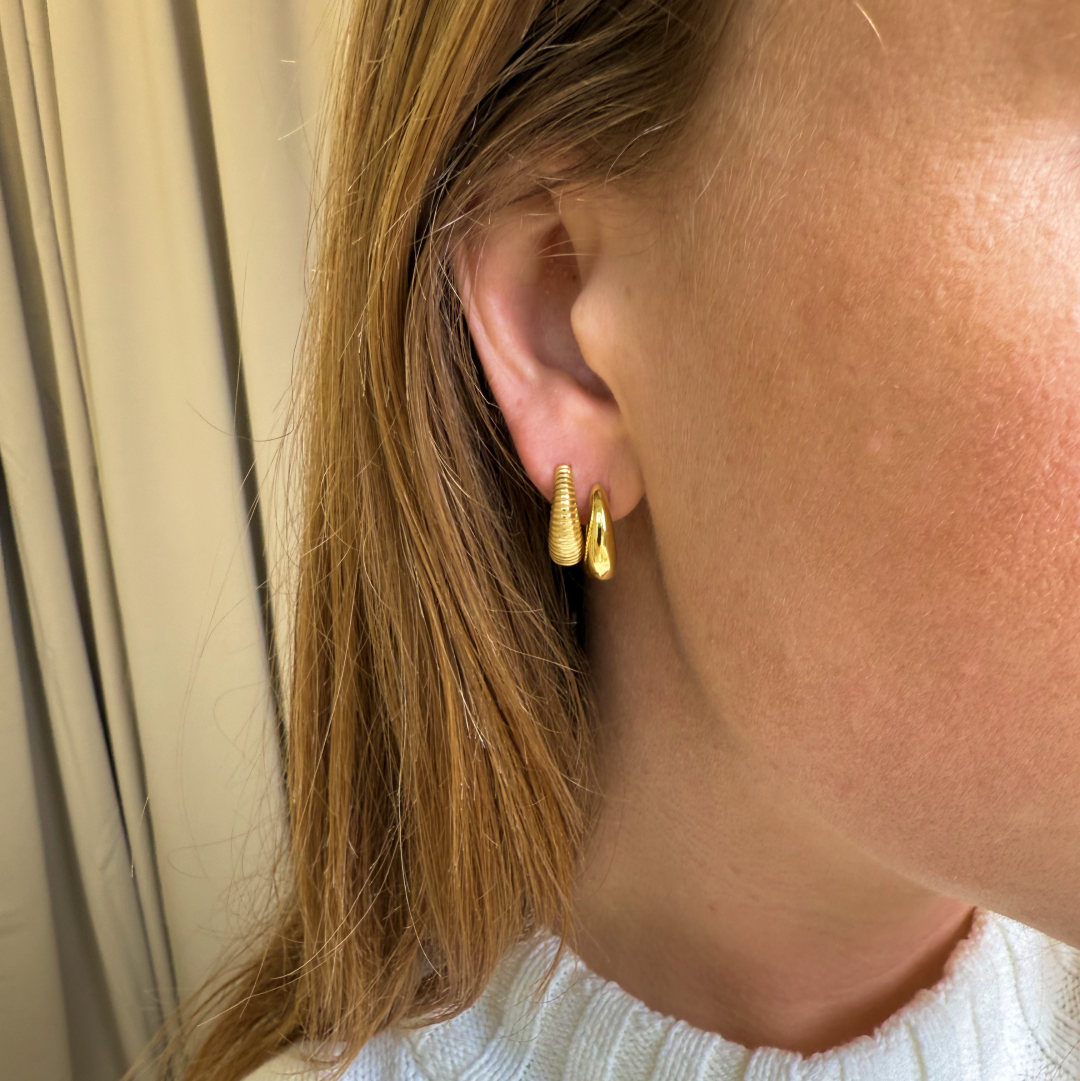 Huggie Hoop Simpel Guld Sæt