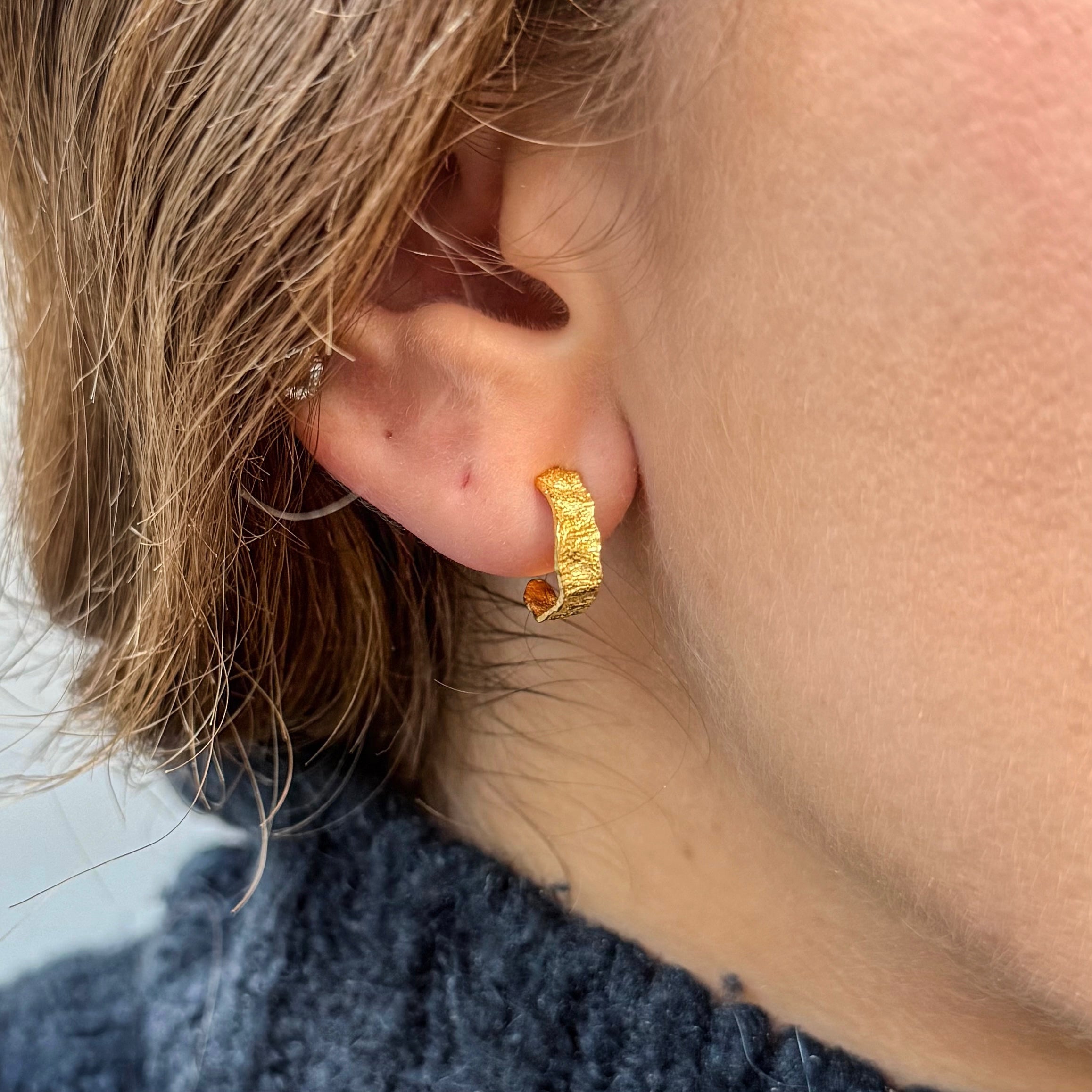 Magma Stud Guldbelagt