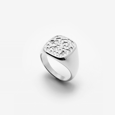 Hamret Signet Ring i sølv
