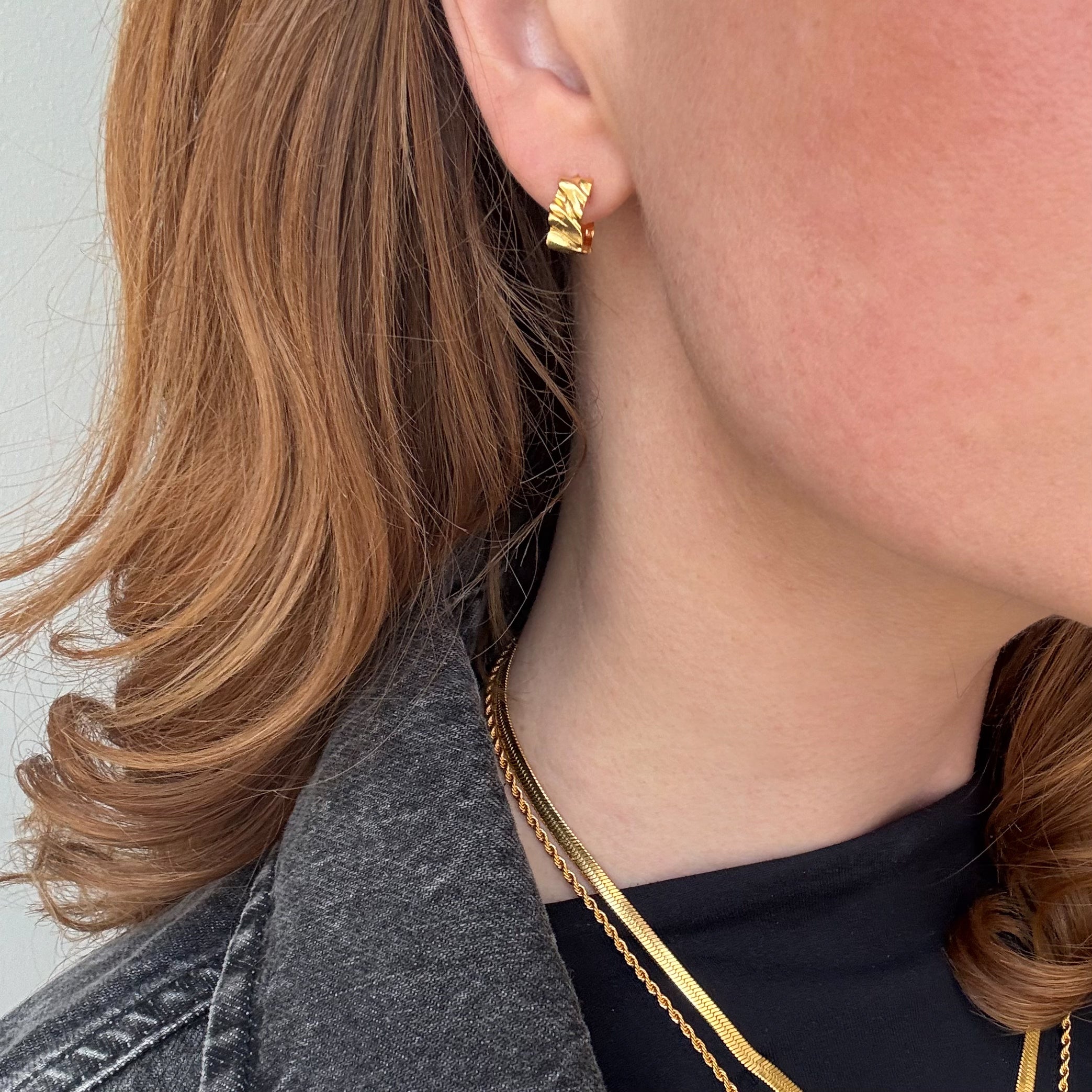 Wave Twist Hoop 12 mm Guldbelagt