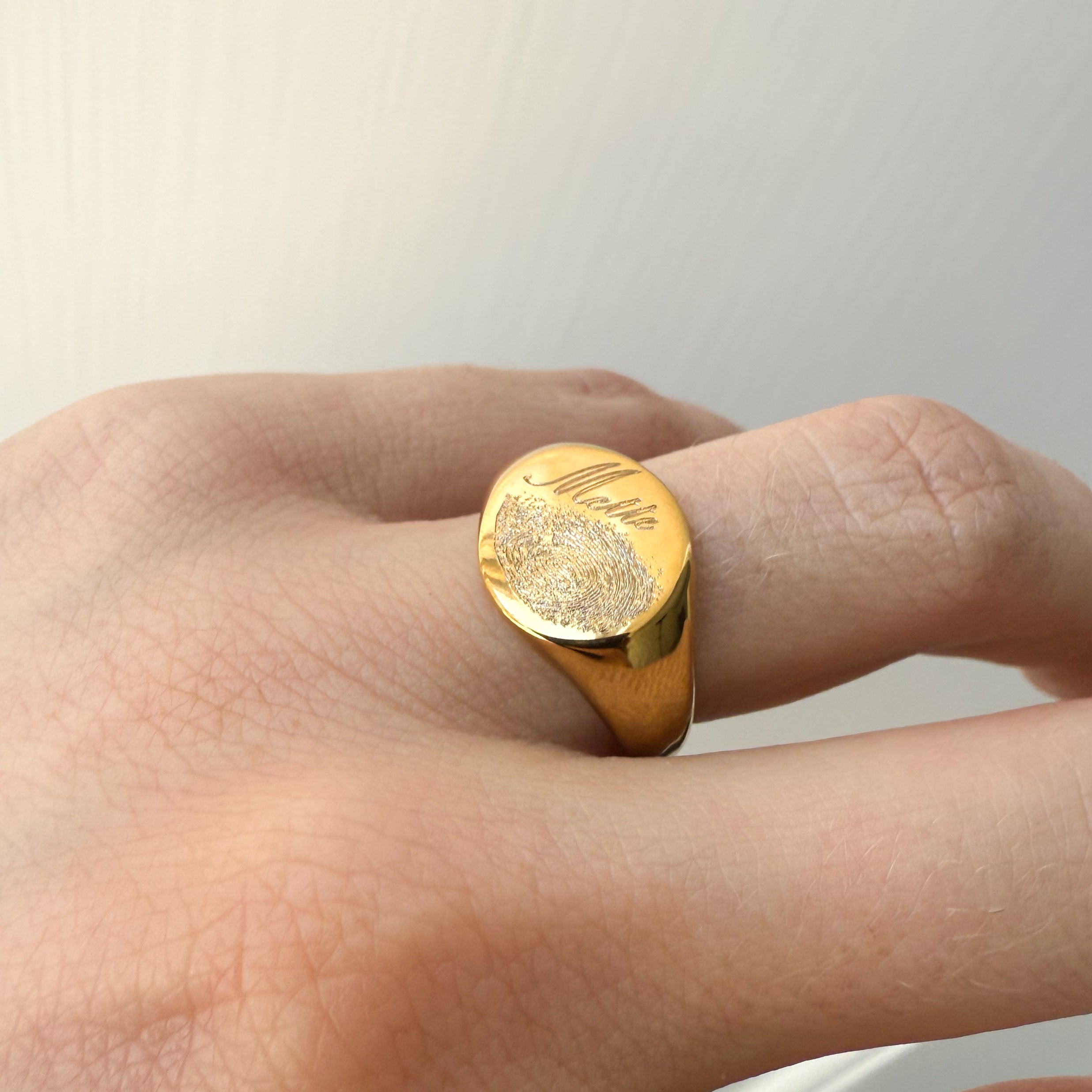 Indgraveret Fingeraftryk og Navn Classic Ring