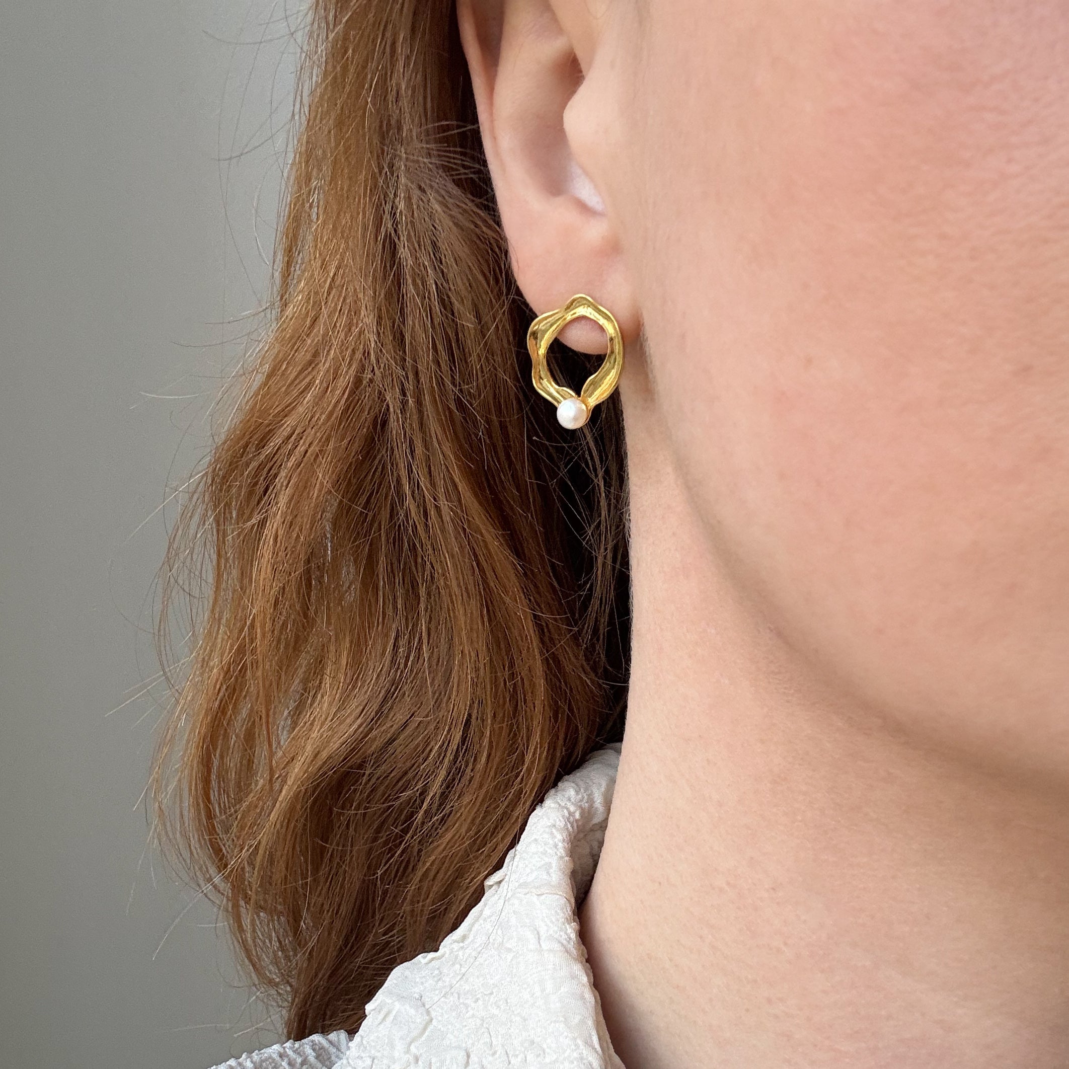 Organisk Perle Stud Guldbelagt