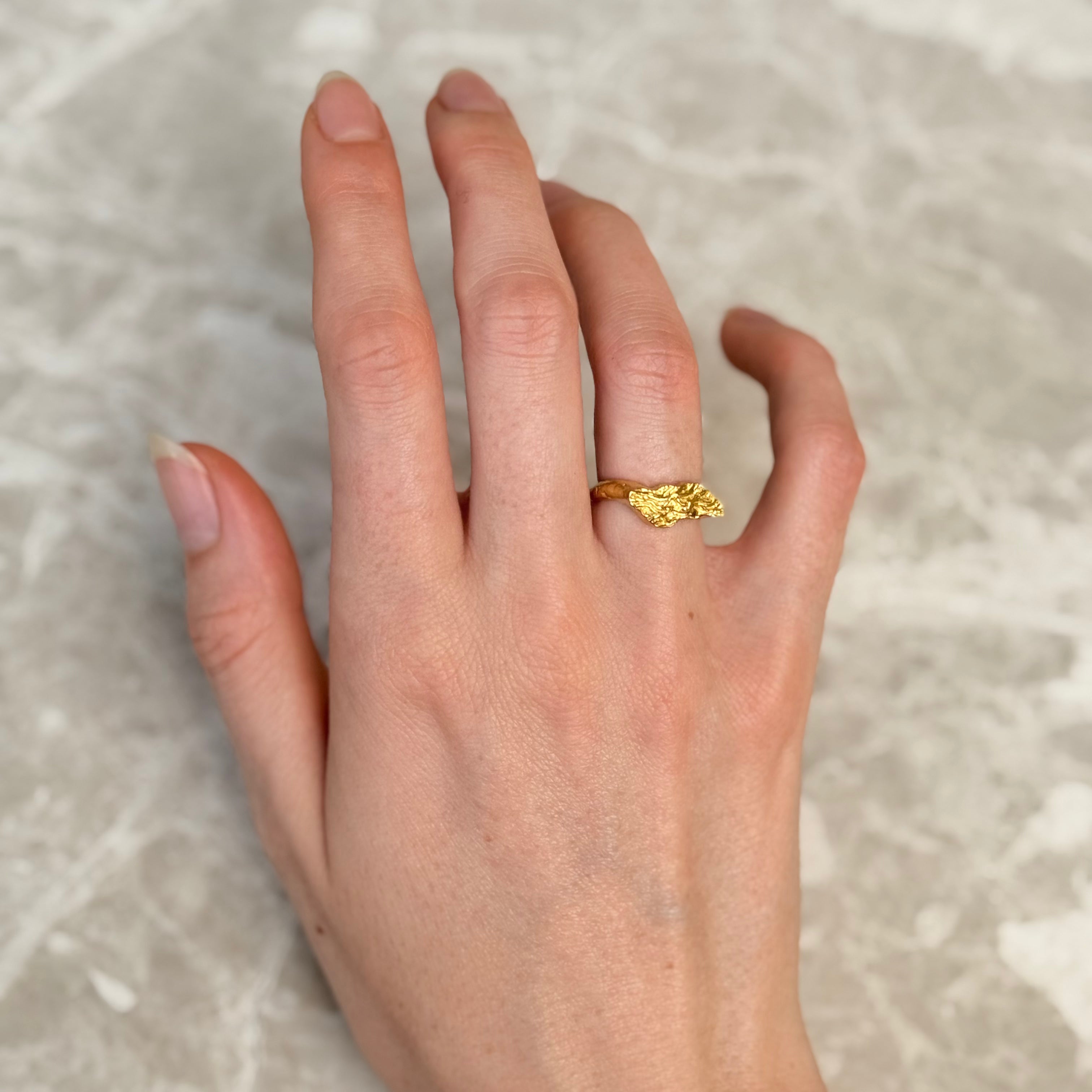 Flad magma ring guld