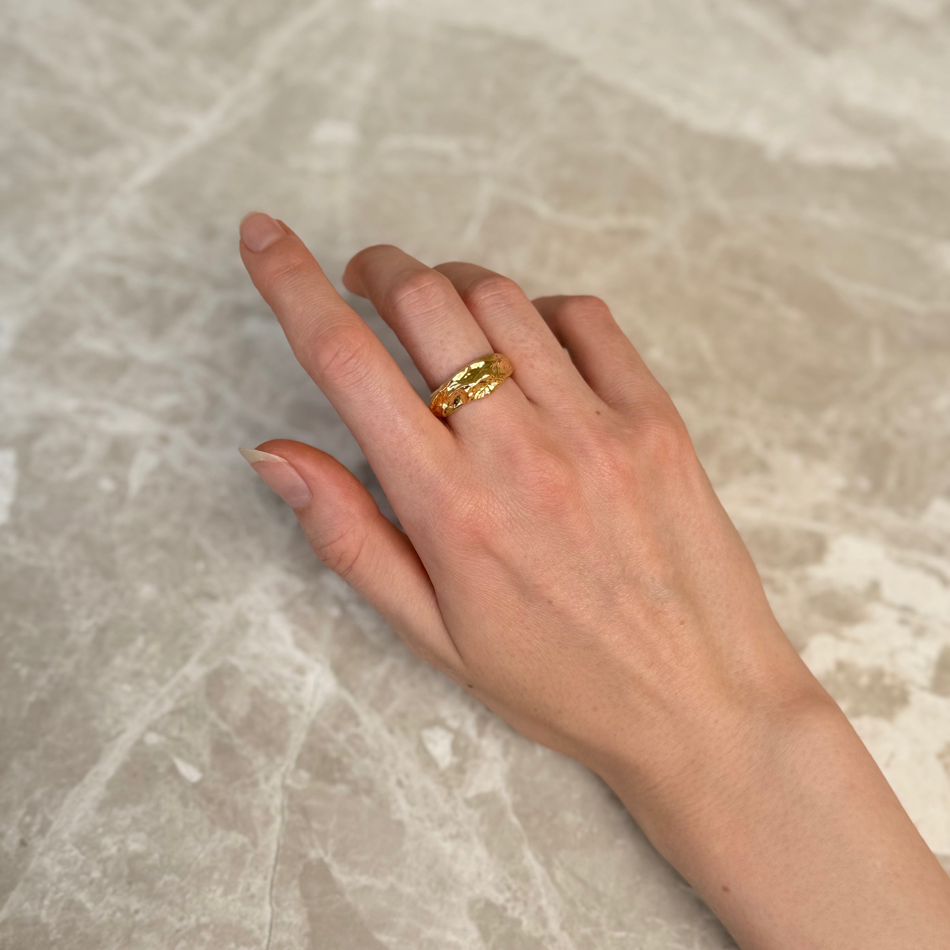 Magma Hamret Sæt: 1 Ring & 1 Halskæde