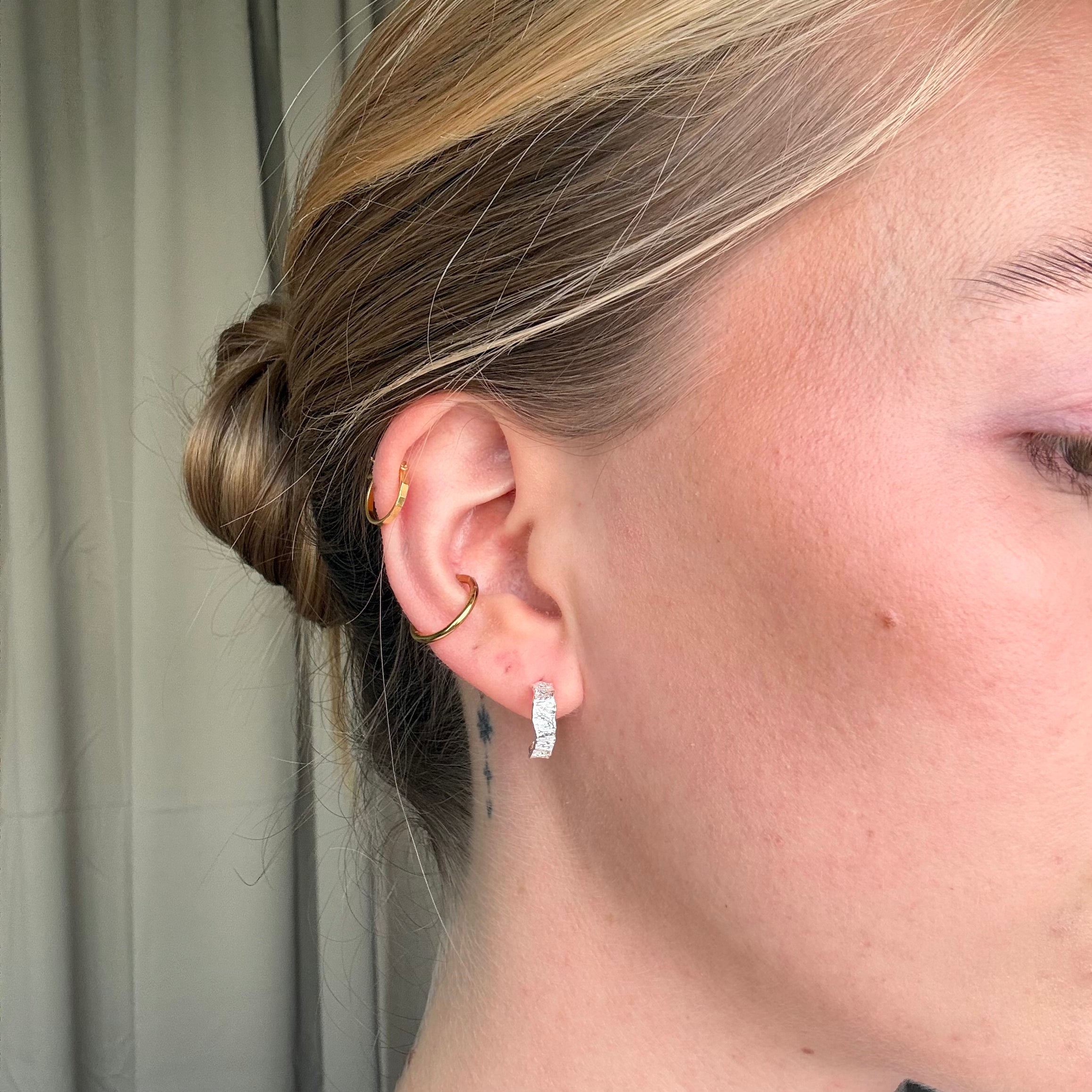 Hamret Bangle og Hoops Sølv Sæt