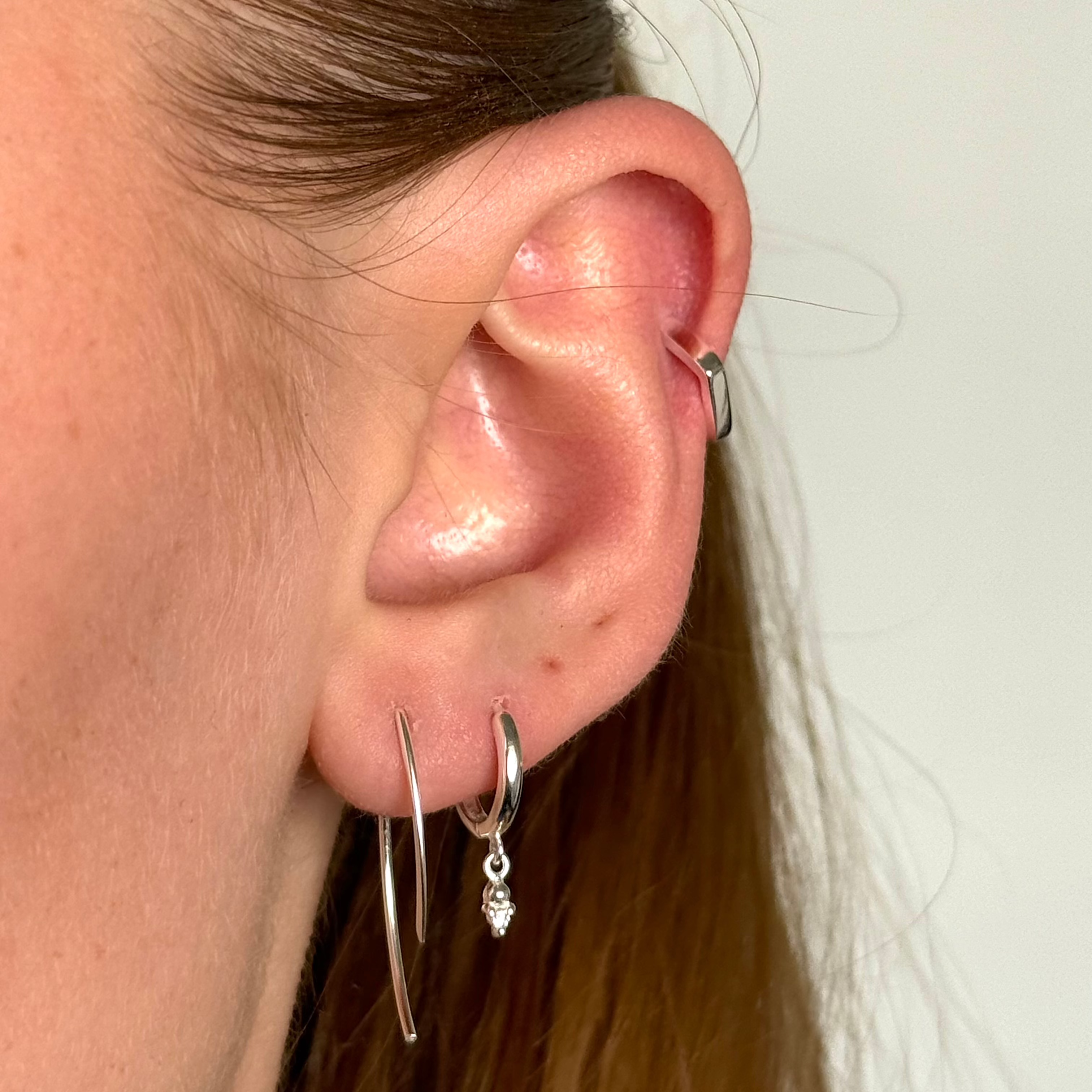 Lyn Curved Bar Sæt: 1 halskæde og 1 par øreringe