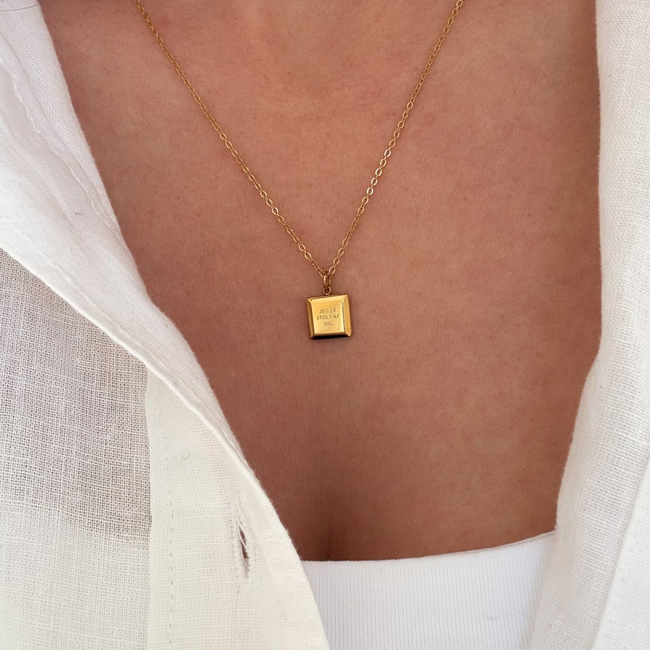 Stolt Kvadrat Halskæde