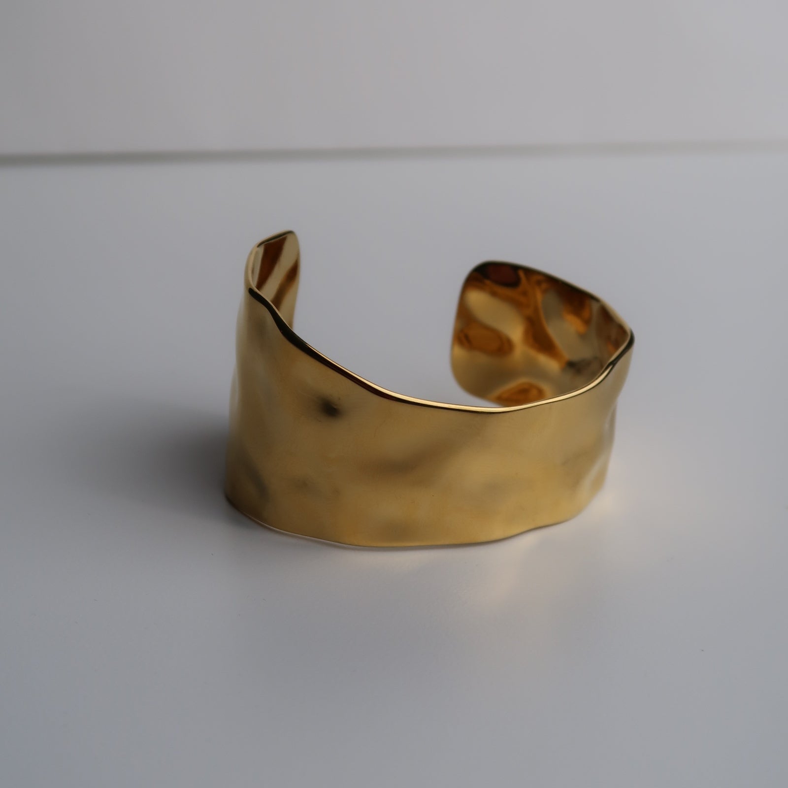 Chunky Hamret Bangle Guldbelagt