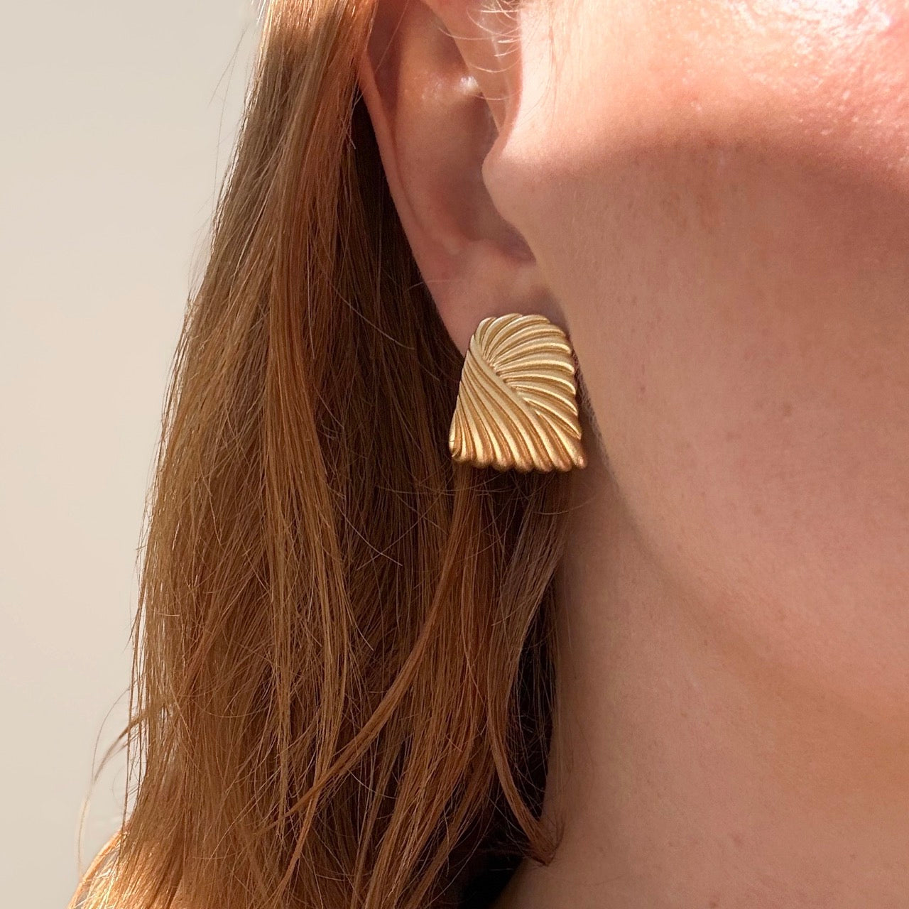 Sway Stud Øreringe Guldbelagt