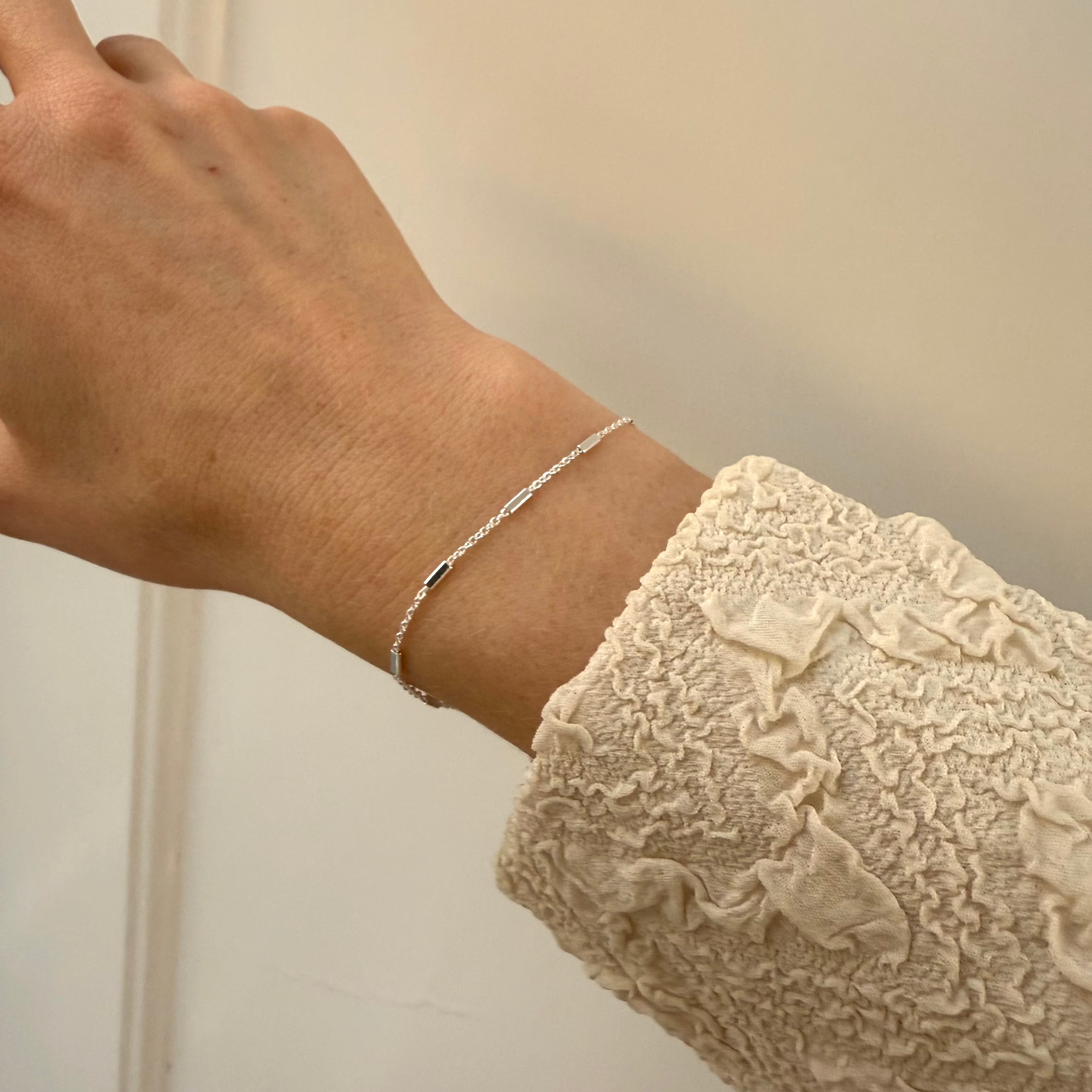 Tynd kæde med sølv detaljer