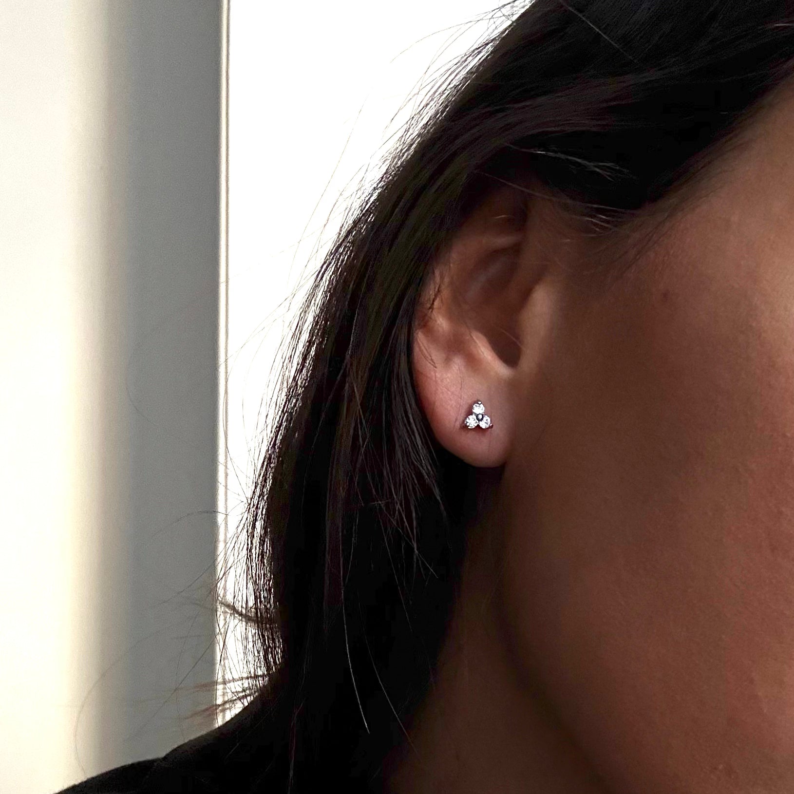 Trinity Krystal Stud Sølvfarvet