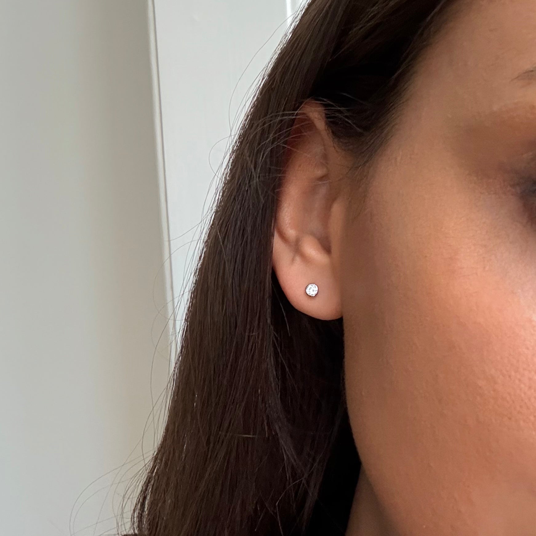 Rund Krystal Stud Sølvfarvet