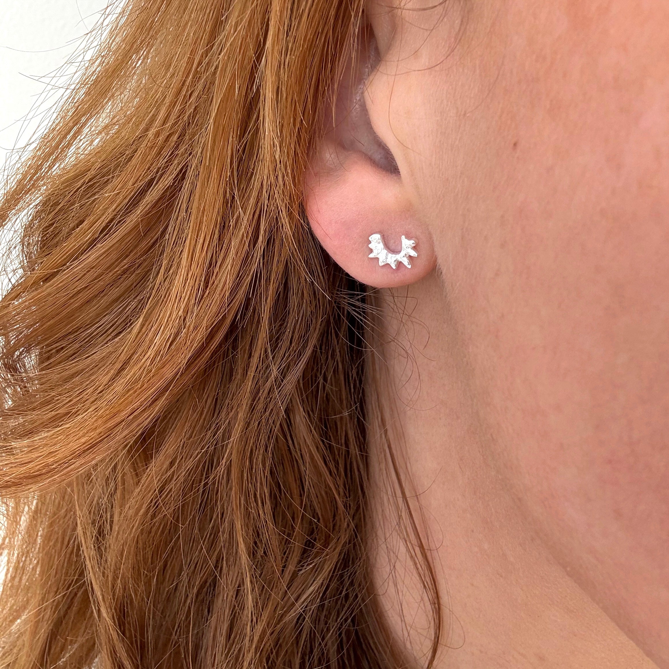 Organisk formede øreringe