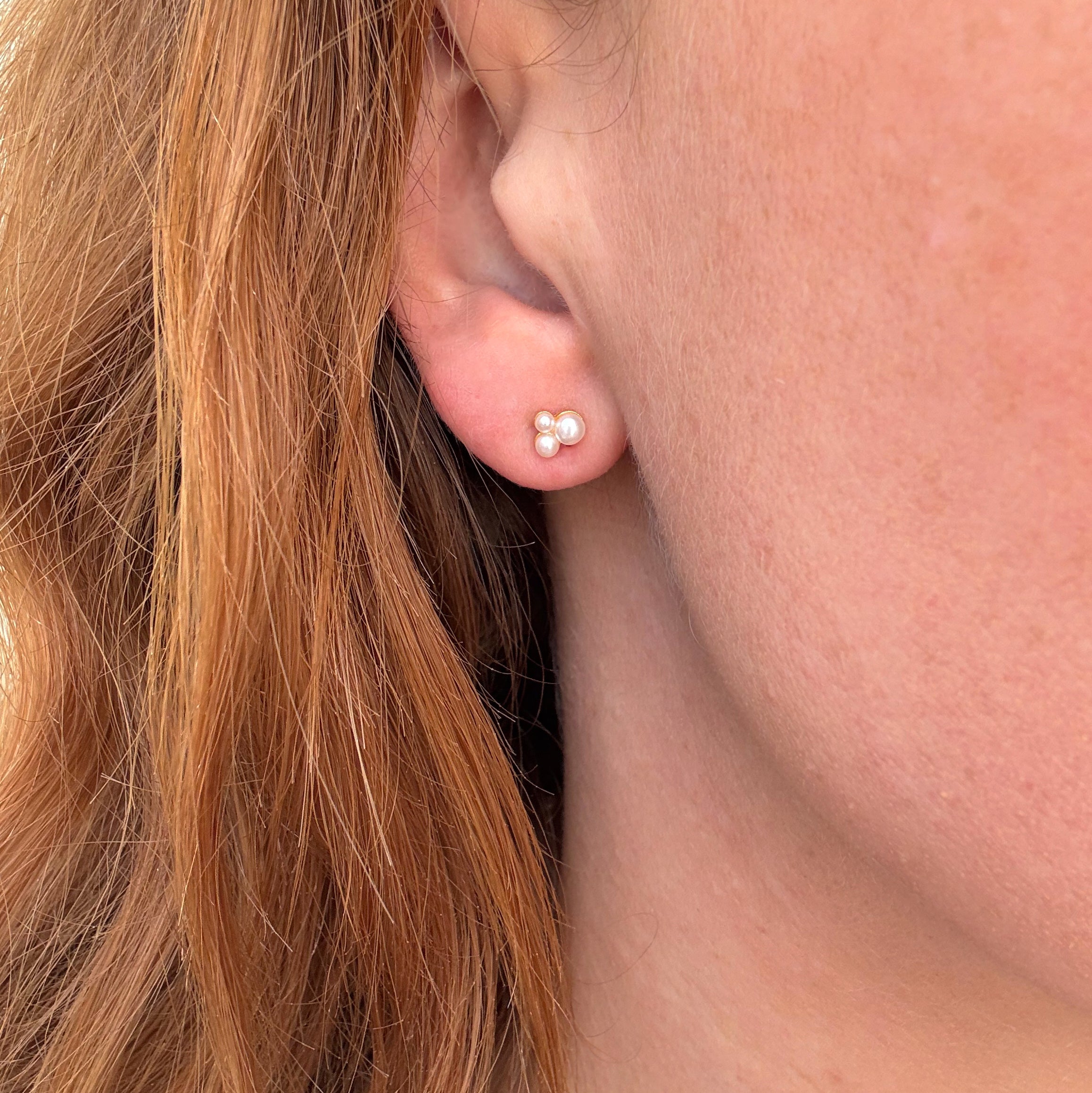 Små øreringe med perler