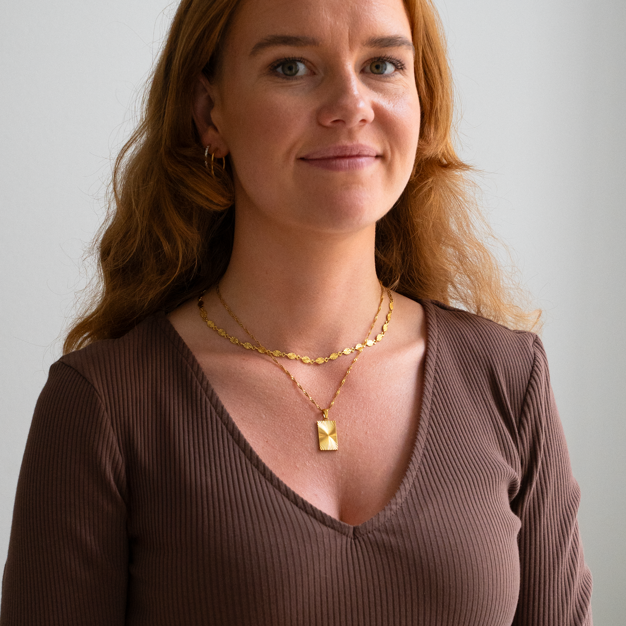 Tynd guldhalskæde med vedhæng