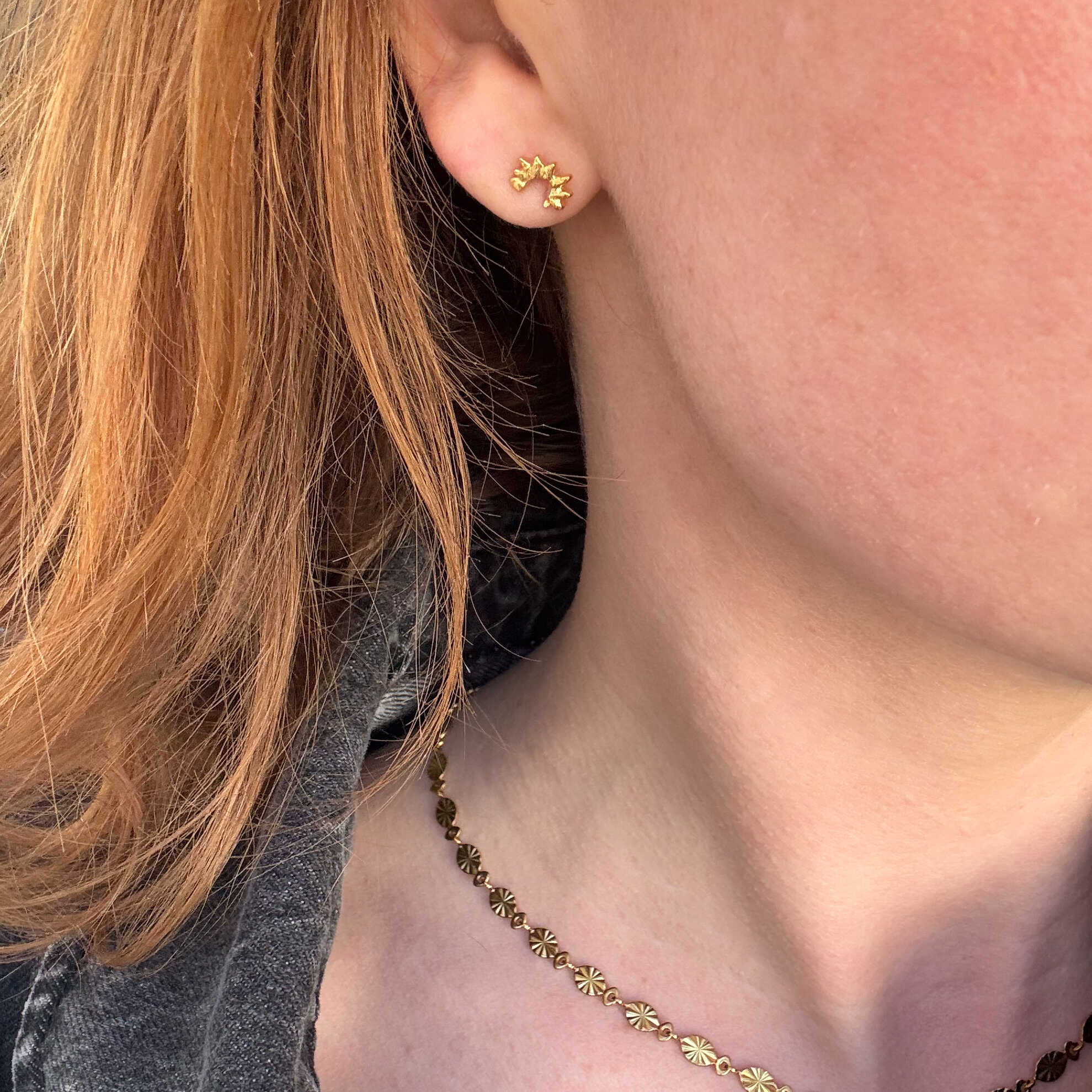 Halv Sol Stud Guldbelagt