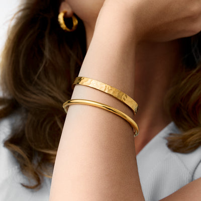 Armbånd med banket detaljer m. indgravering