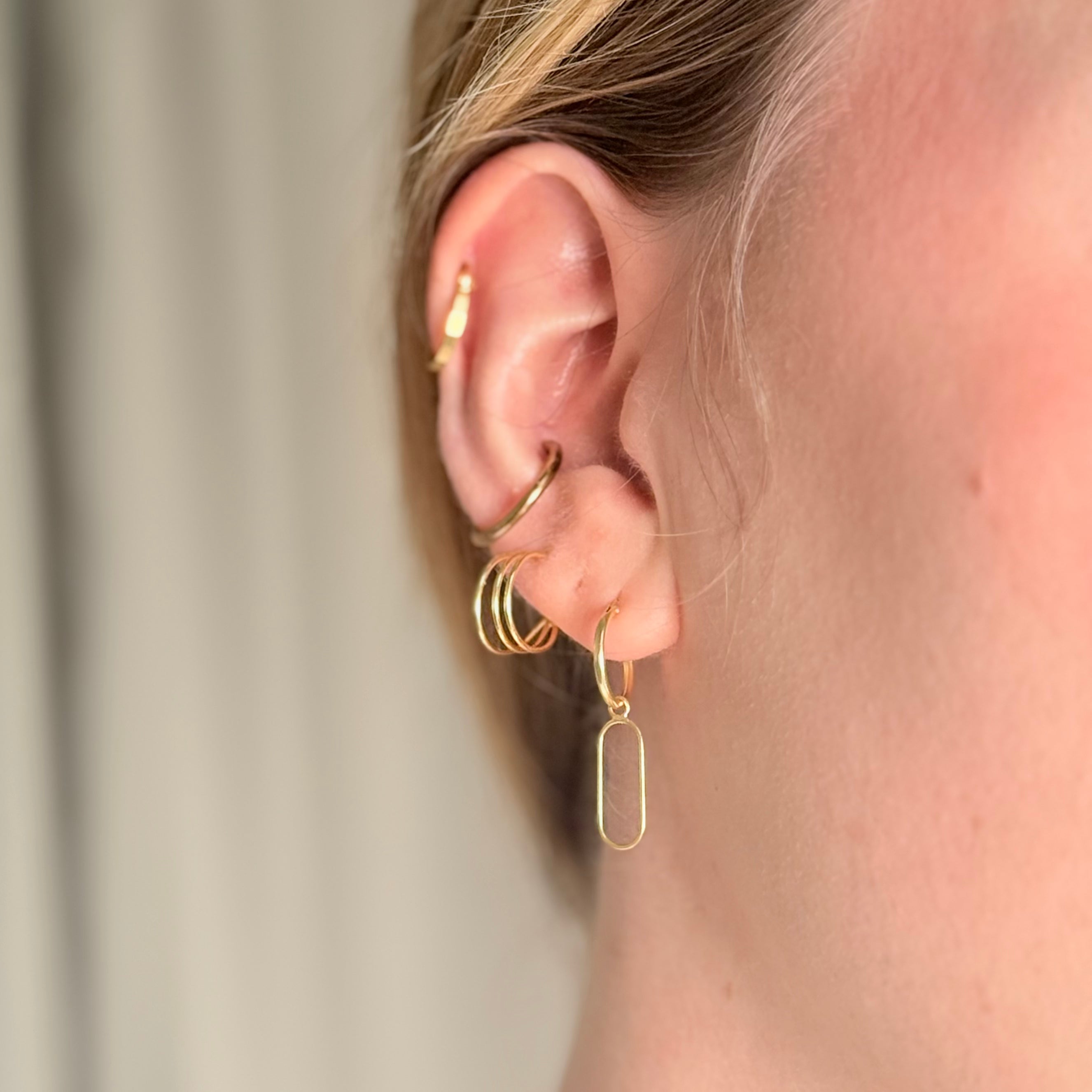 Triple Half Hoop Stud Øreringe 14K Guldbelagt ørering fra Lelafine