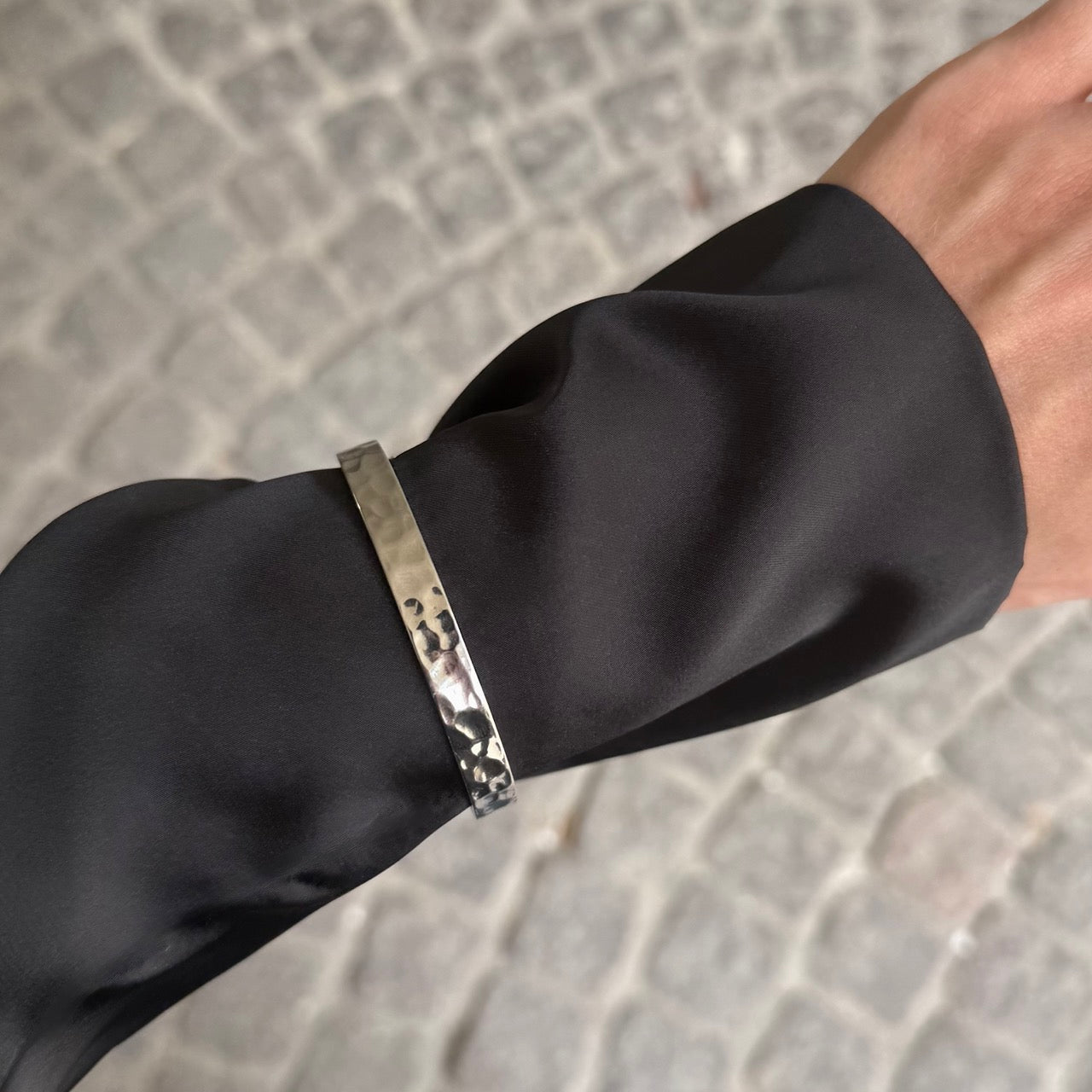 Hamret Bangle Sølvbelagt