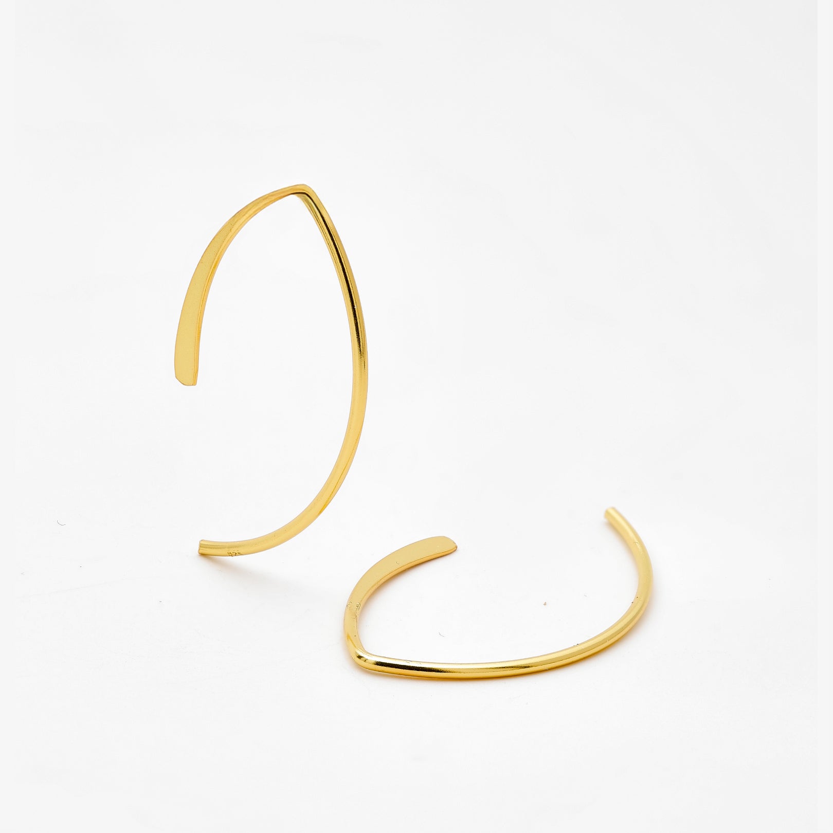 Curved Bar Øreringe Guldbelagt