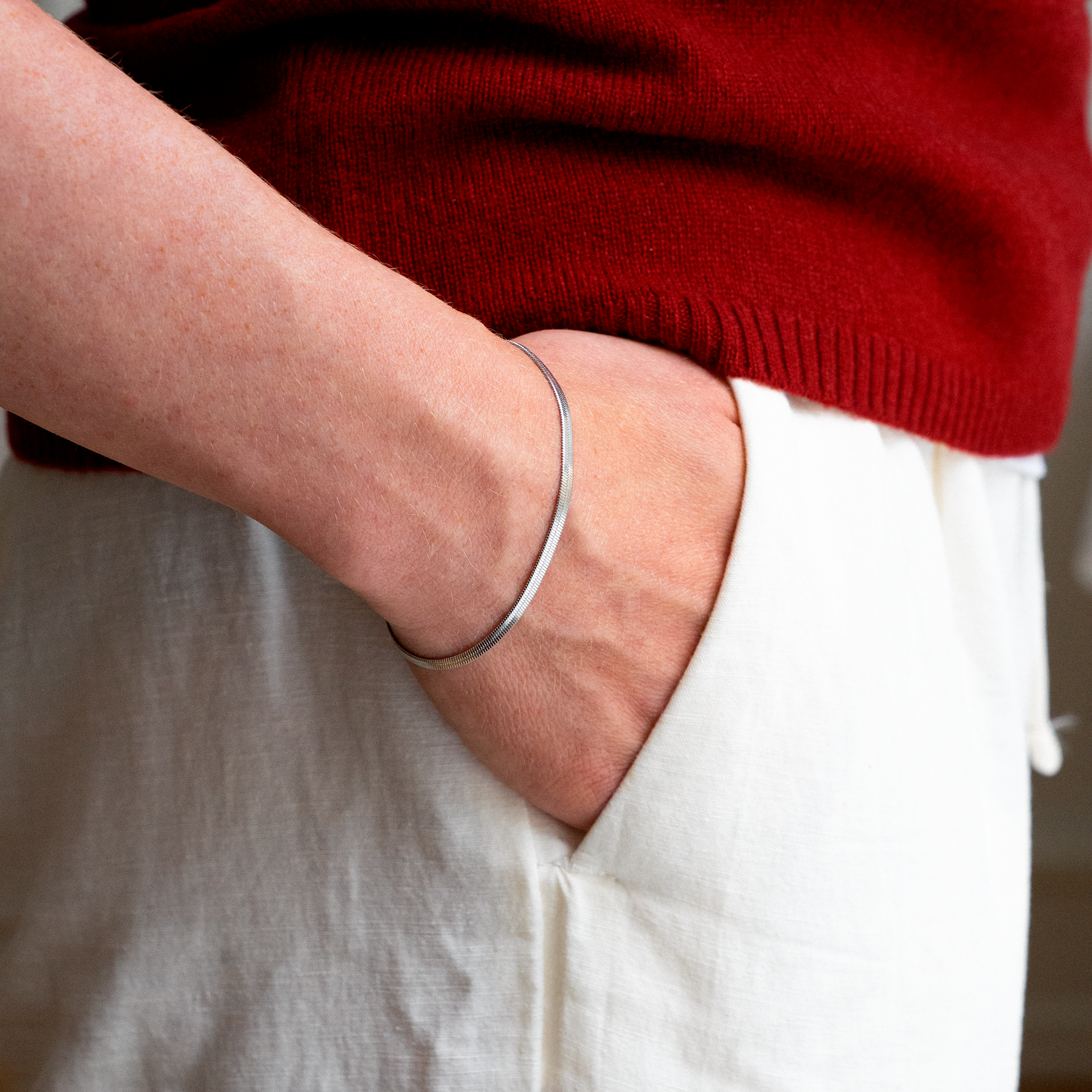 Let og elegant armbånd 